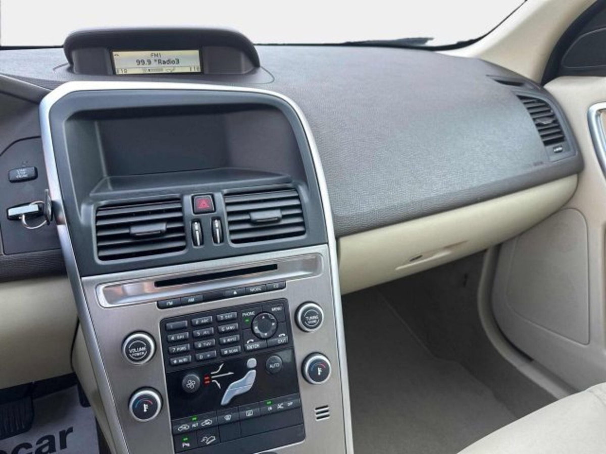 Volvo XC60 D5 AWD Geartronic Summum (10)