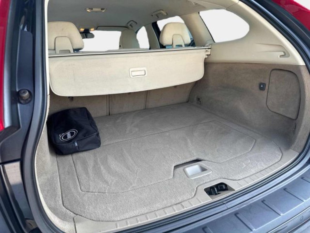 Volvo XC60 D5 AWD Geartronic Summum (14)