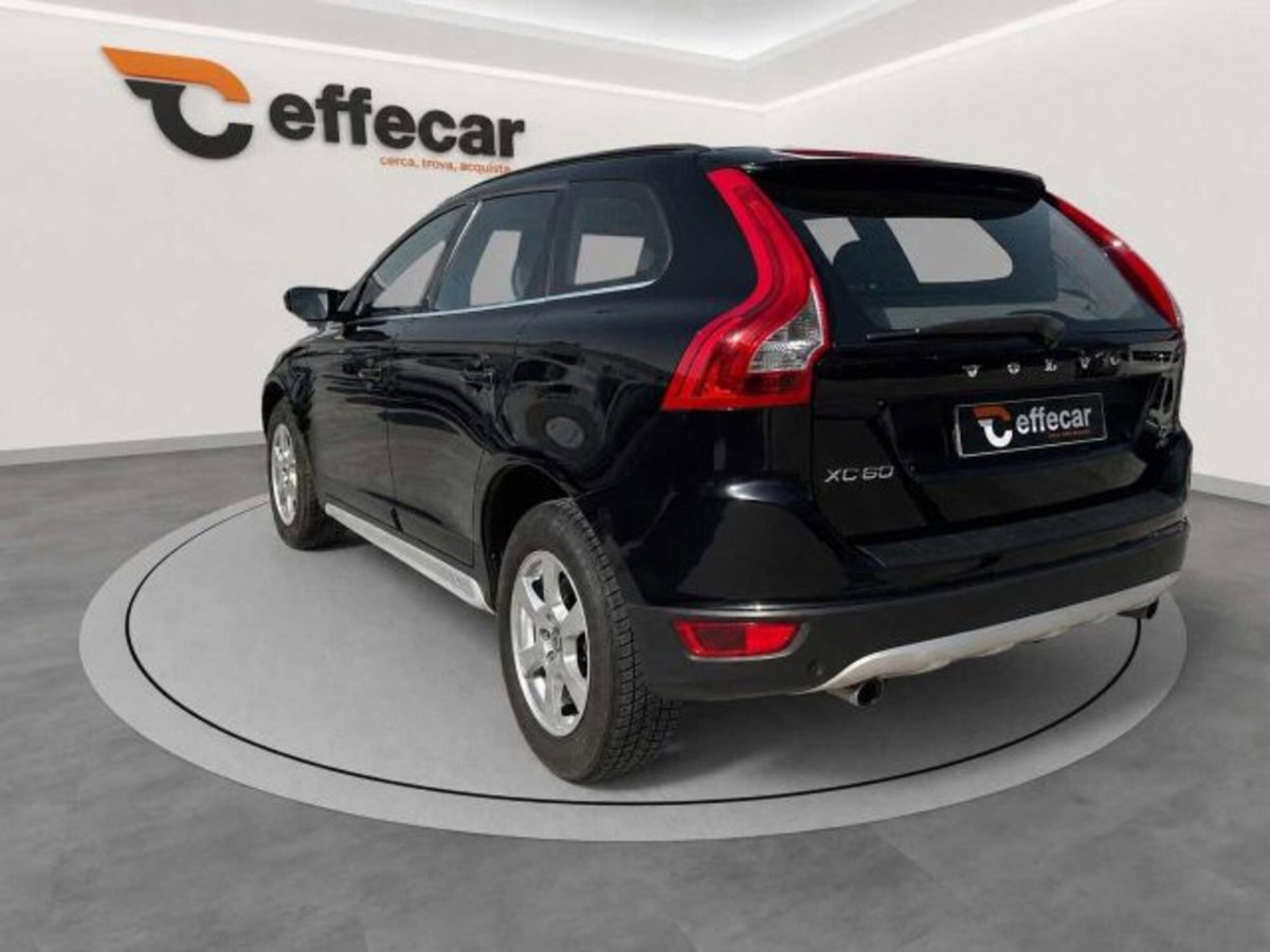 Volvo XC60 D5 AWD Geartronic Summum (4)