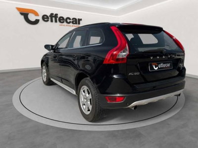 Volvo XC60 D5 AWD Geartronic Summum (4)