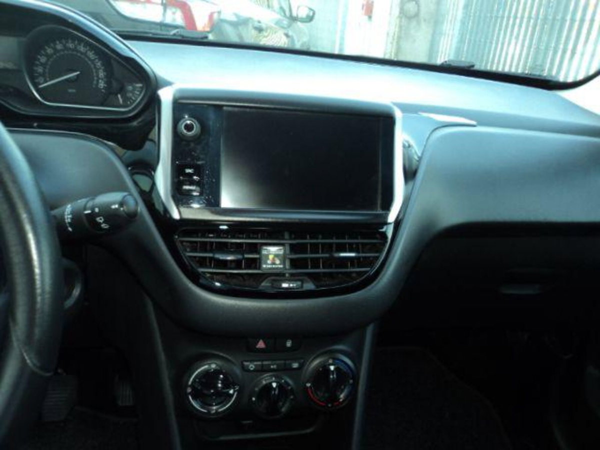 Peugeot 208 75 5 porte Allure (11)