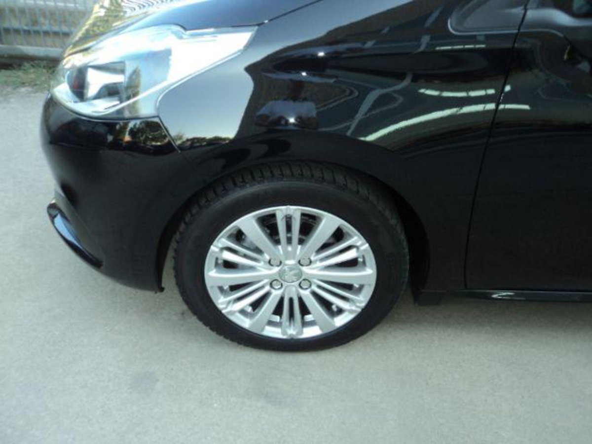 Peugeot 208 75 5 porte Allure (3)
