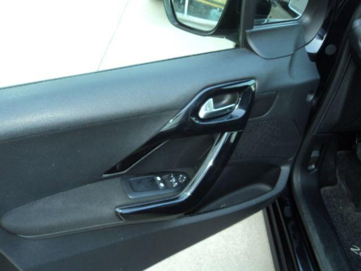 Peugeot 208 75 5 porte Allure (8)