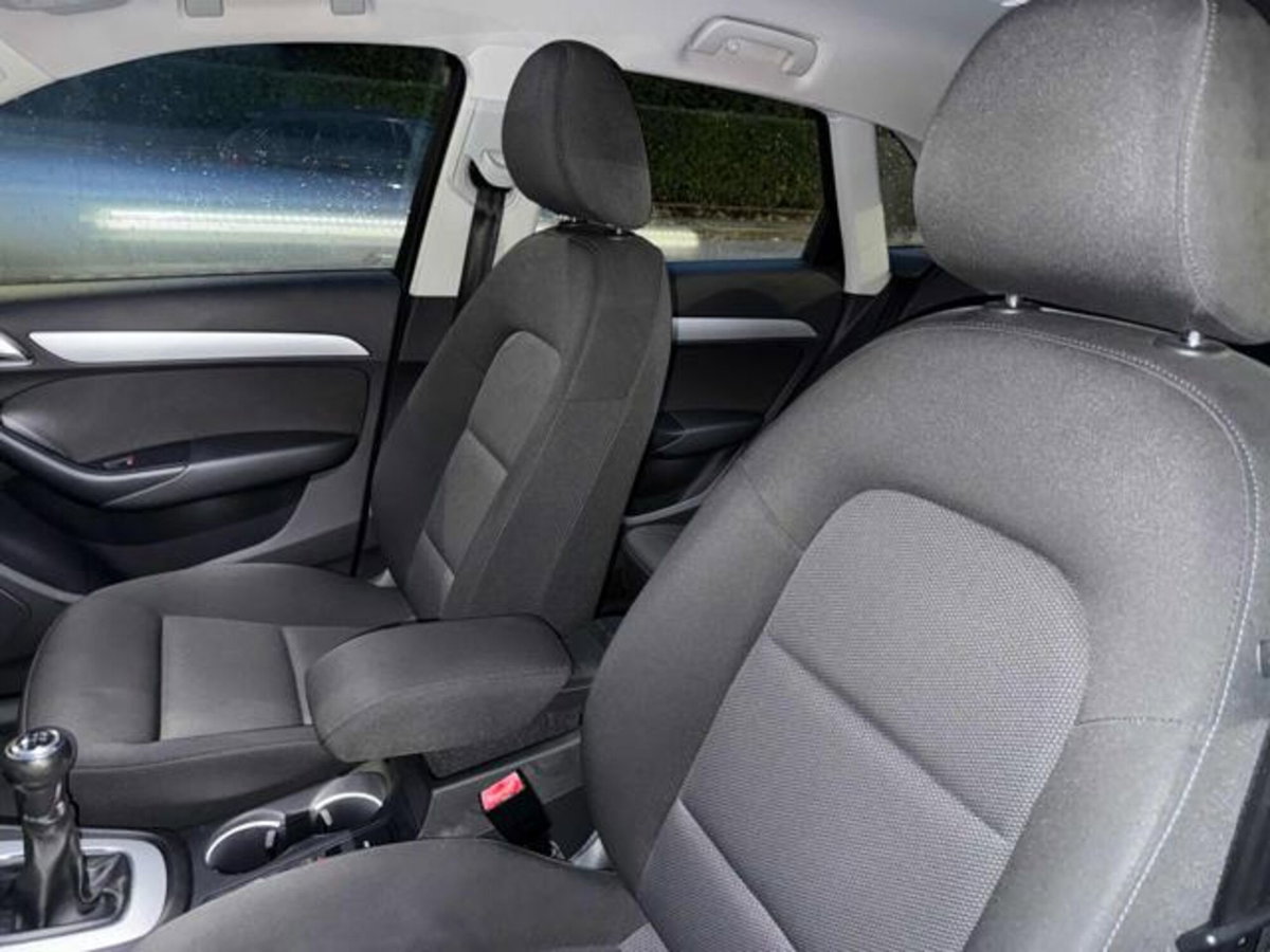 Audi Q3 2.0 TDI 120 CV Business (10)