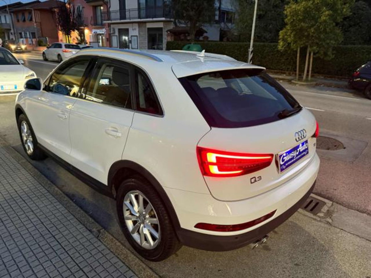 Audi Q3 2.0 TDI 120 CV Business (6)
