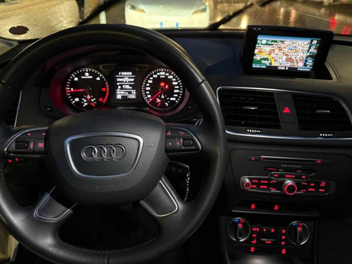 Audi Q3 2.0 TDI 120 CV Business (8)