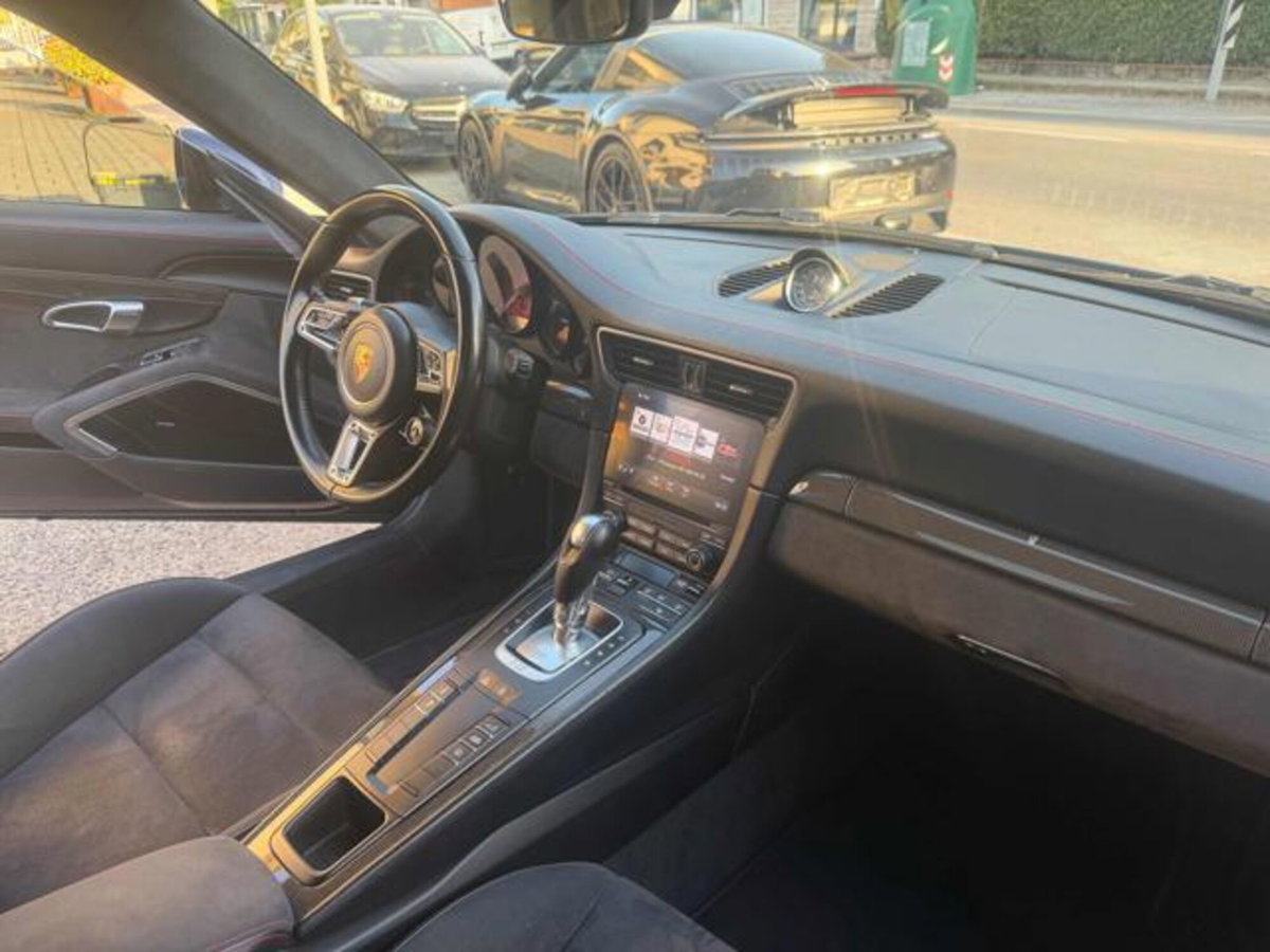Porsche 911 Coupé 3.0 Carrera 4 GTS (8)