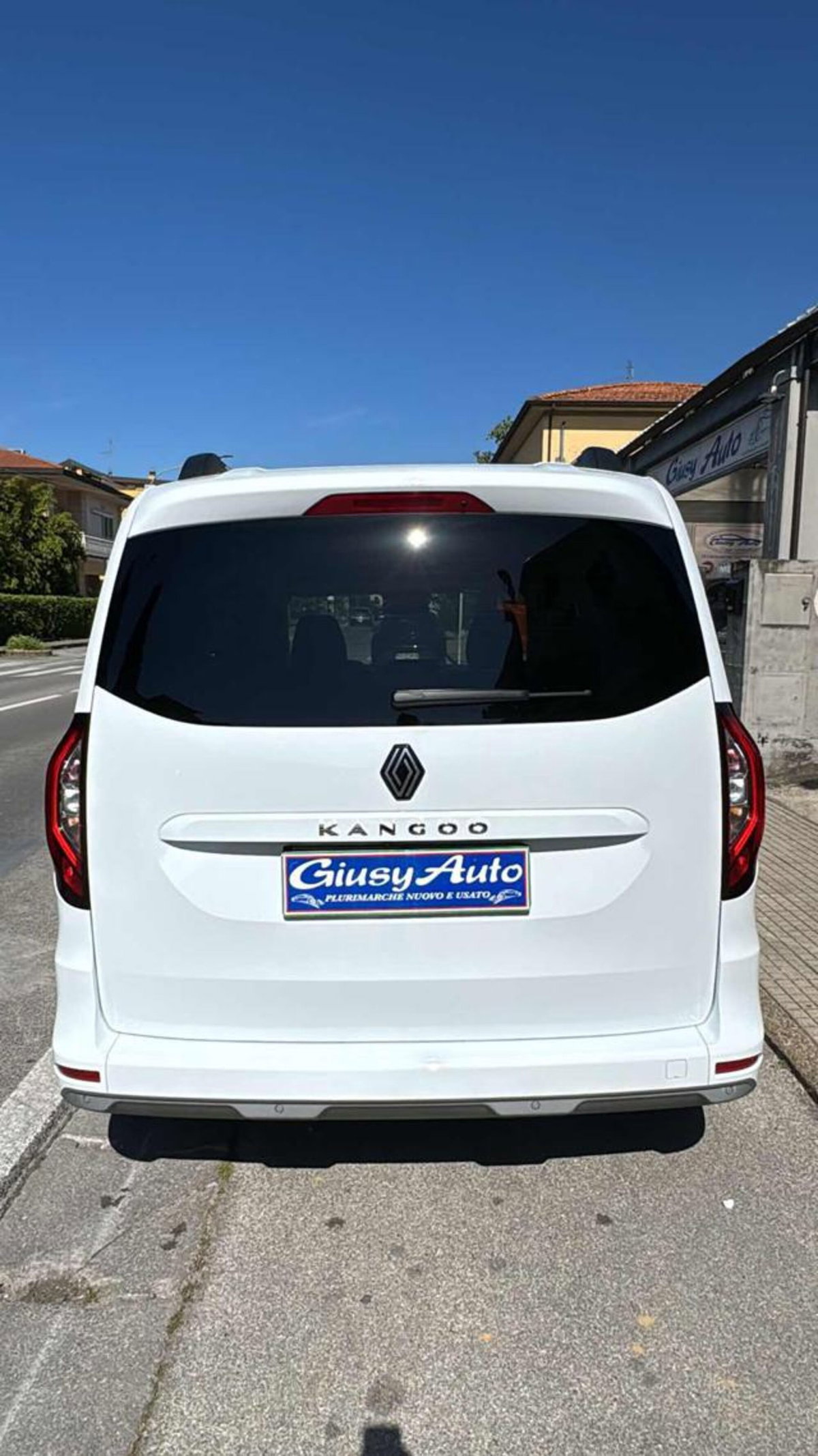 Renault Kangoo 1.5 blue dci Techno 95cv edc (4)