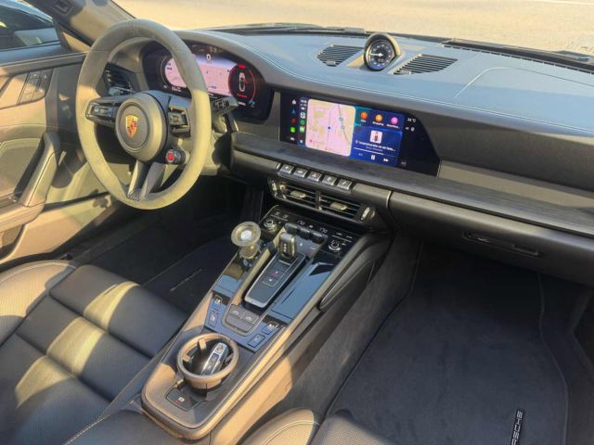 Porsche 911 Cabrio Targa 3.6 4 GTS auto (10)