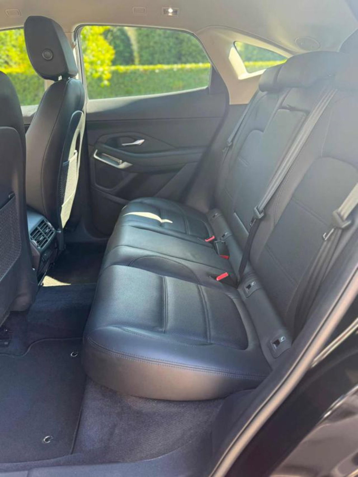 Jaguar E-Pace 2.0D I4 163 CV AWD Auto (12)