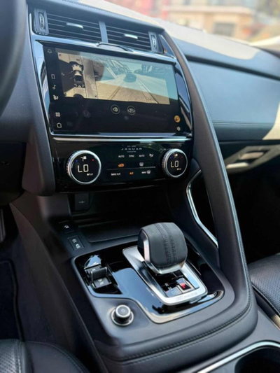 Jaguar E-Pace 2.0D I4 163 CV AWD Auto (14)