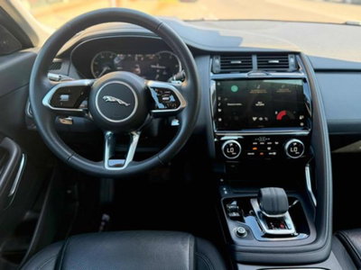 Jaguar E-Pace 2.0D I4 163 CV AWD Auto (8)