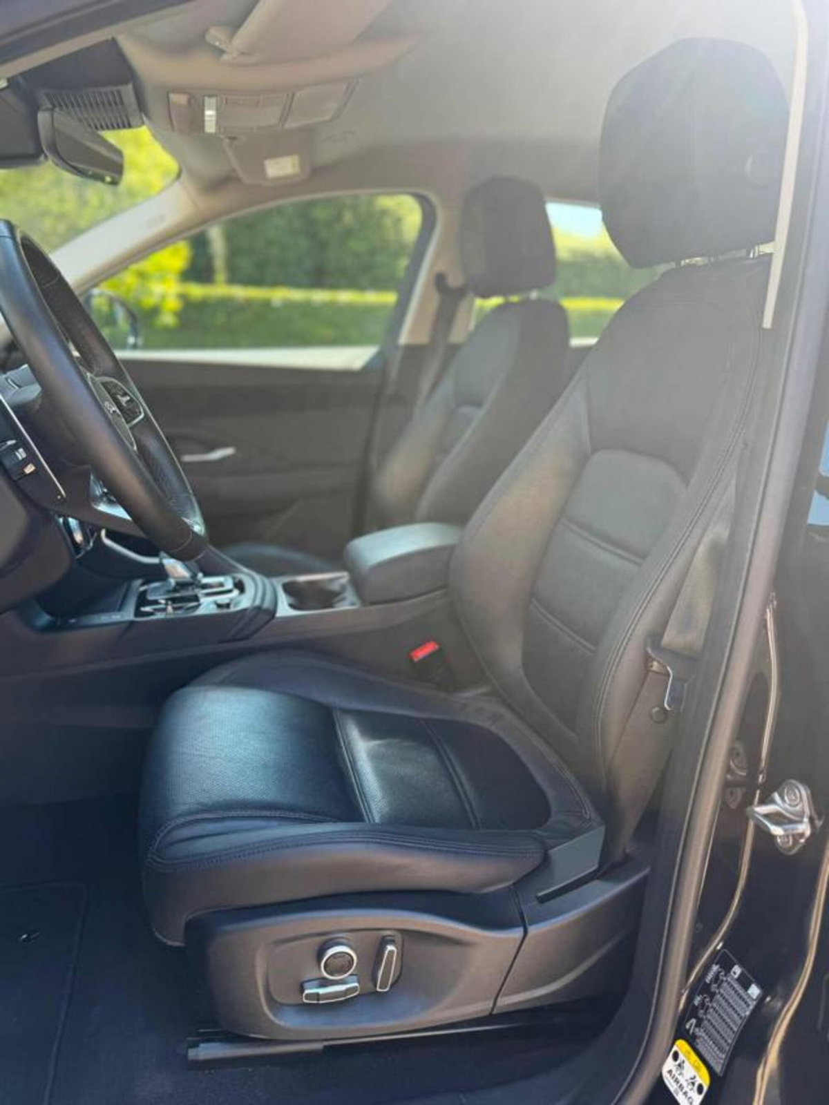 Jaguar E-Pace 2.0D I4 163 CV AWD Auto (9)