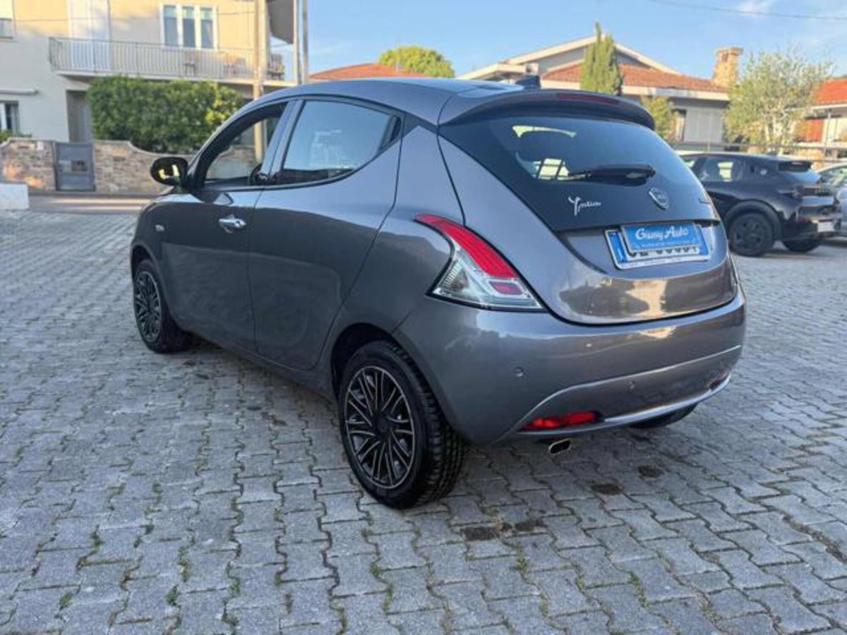 Lancia Ypsilon 1.0 FireFly 5 porte S&S Hybrid Gold Plus (4)