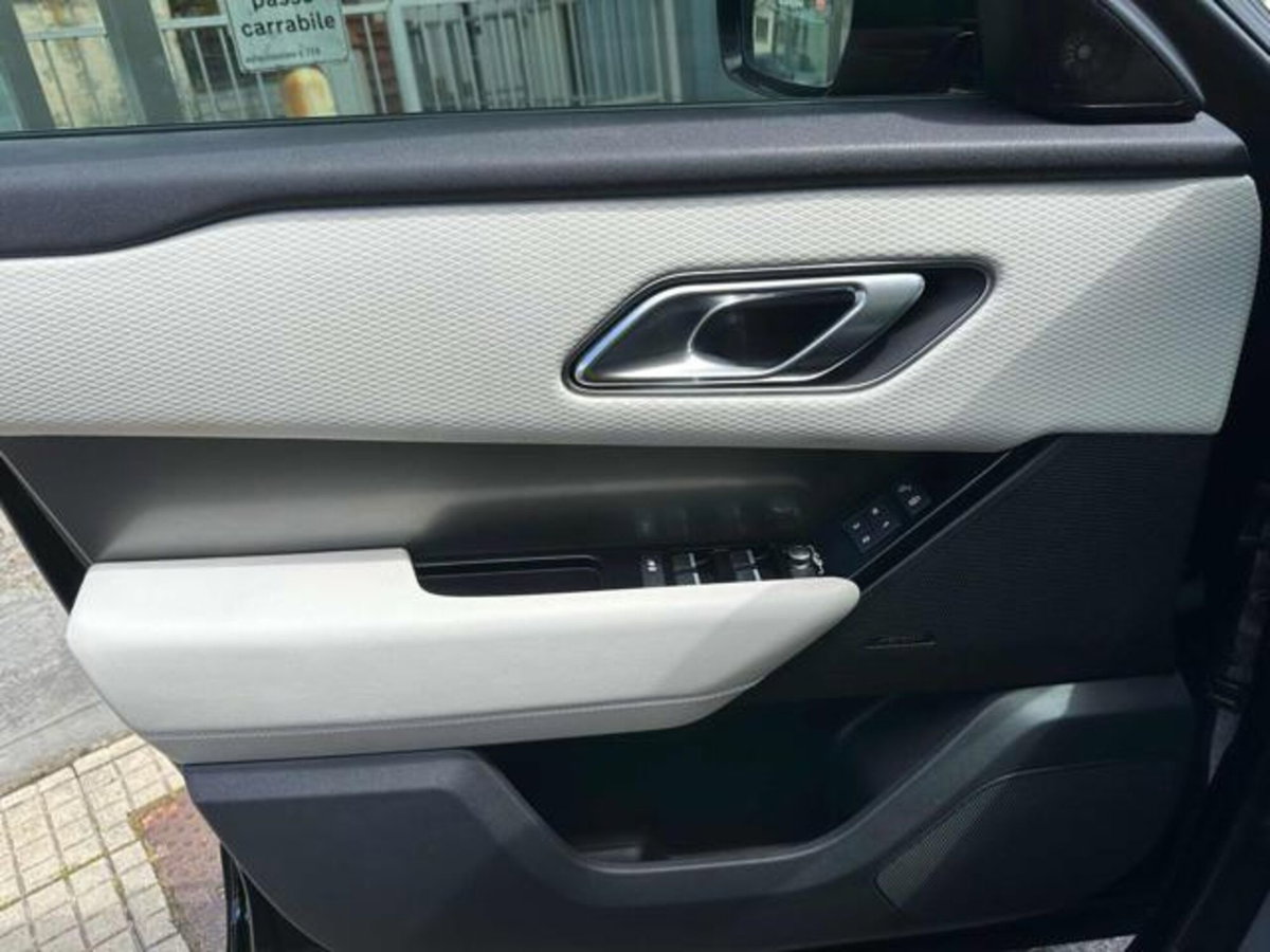 Land Rover Range Rover Velar 2.0D I4 240 CV (14)