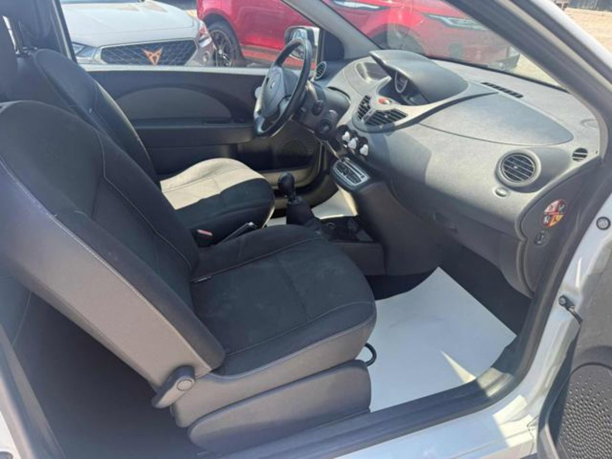Renault Twingo 1.2 16V Live (8)