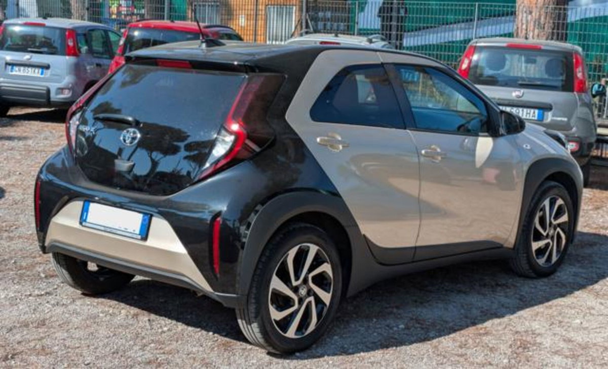 Toyota Aygo X 1.0 VVT-i 72 CV 5p. Undercover S-CVT (3)