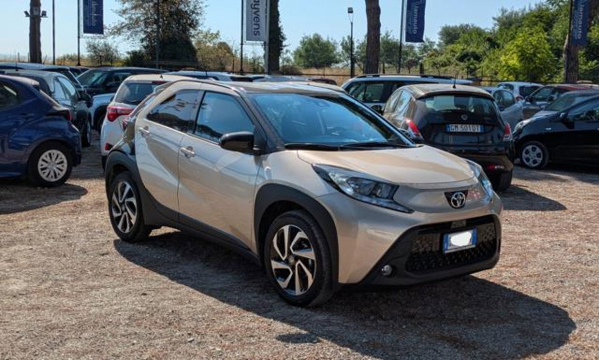 Toyota Aygo X 1.0 VVT-i 72 CV 5p. Undercover S-CVT (2)