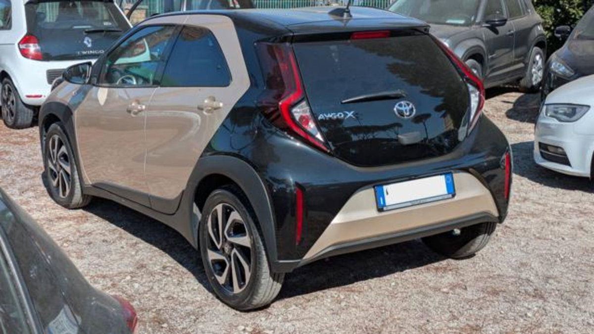 Toyota Aygo X 1.0 VVT-i 72 CV 5p. Undercover S-CVT (4)