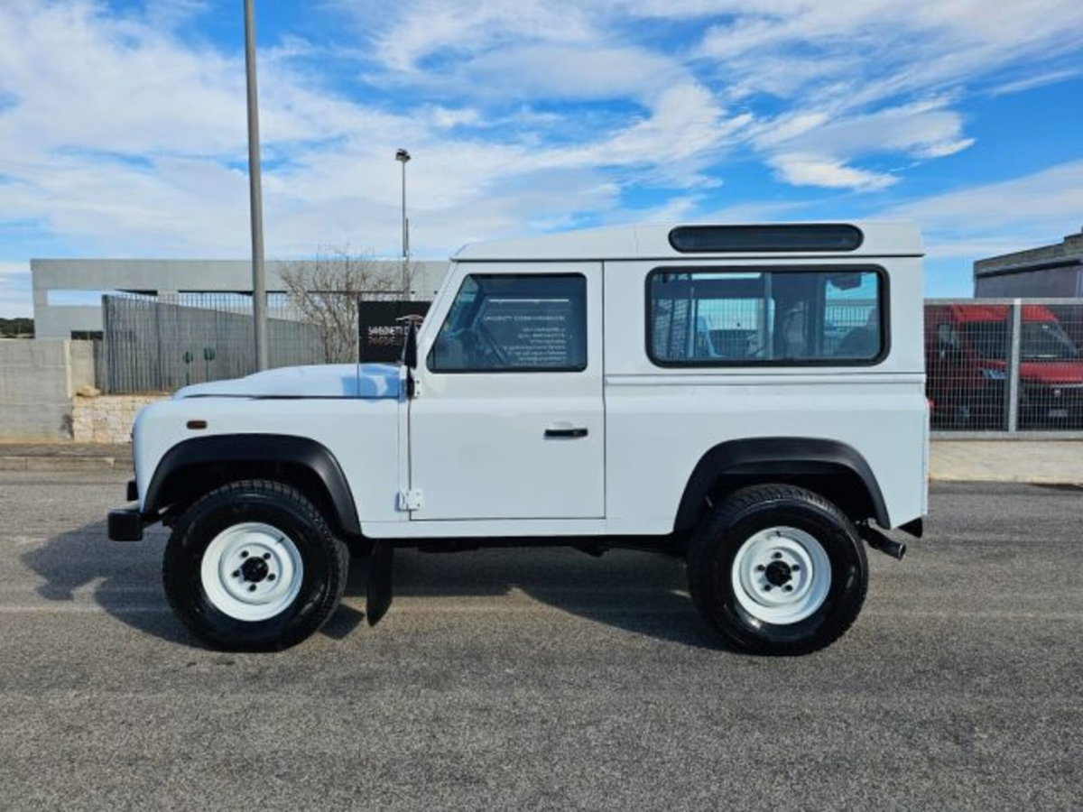 Land Rover Defender 90 2.2 TD4 Station Wagon N1 (11)