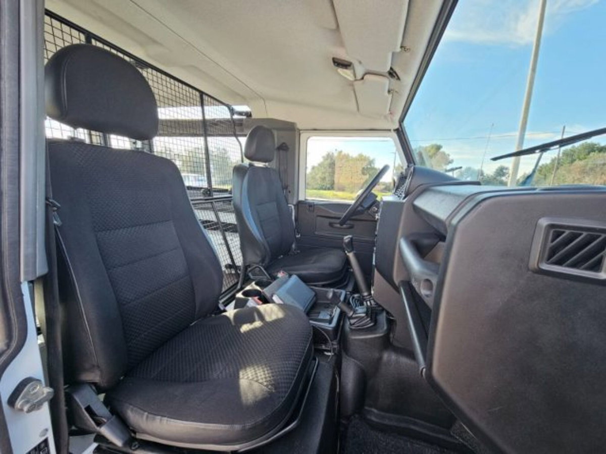 Land Rover Defender 90 2.2 TD4 Station Wagon N1 (15)