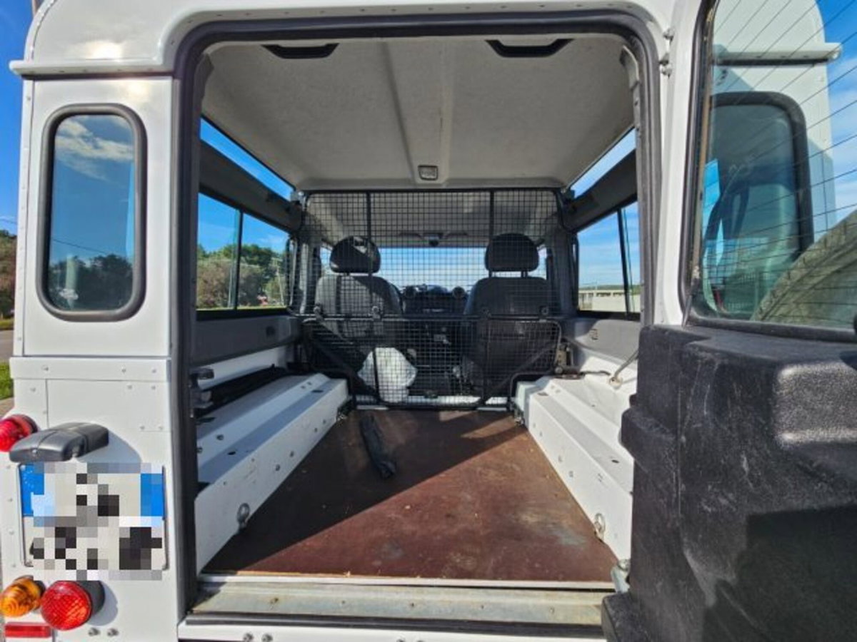 Land Rover Defender 90 2.2 TD4 Station Wagon N1 (8)