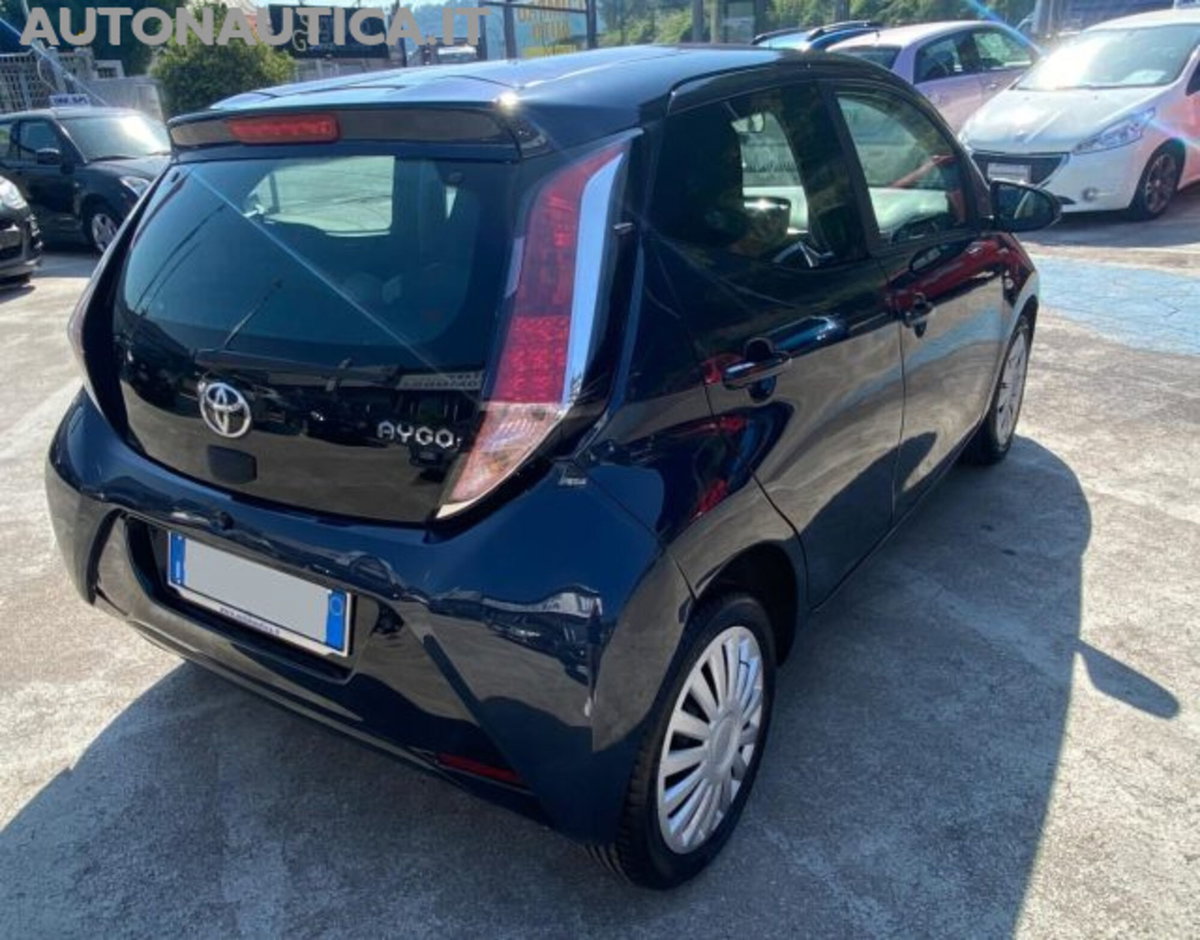 Toyota Aygo 1.0 VVT-i 69 CV 5 porte x-play (4)