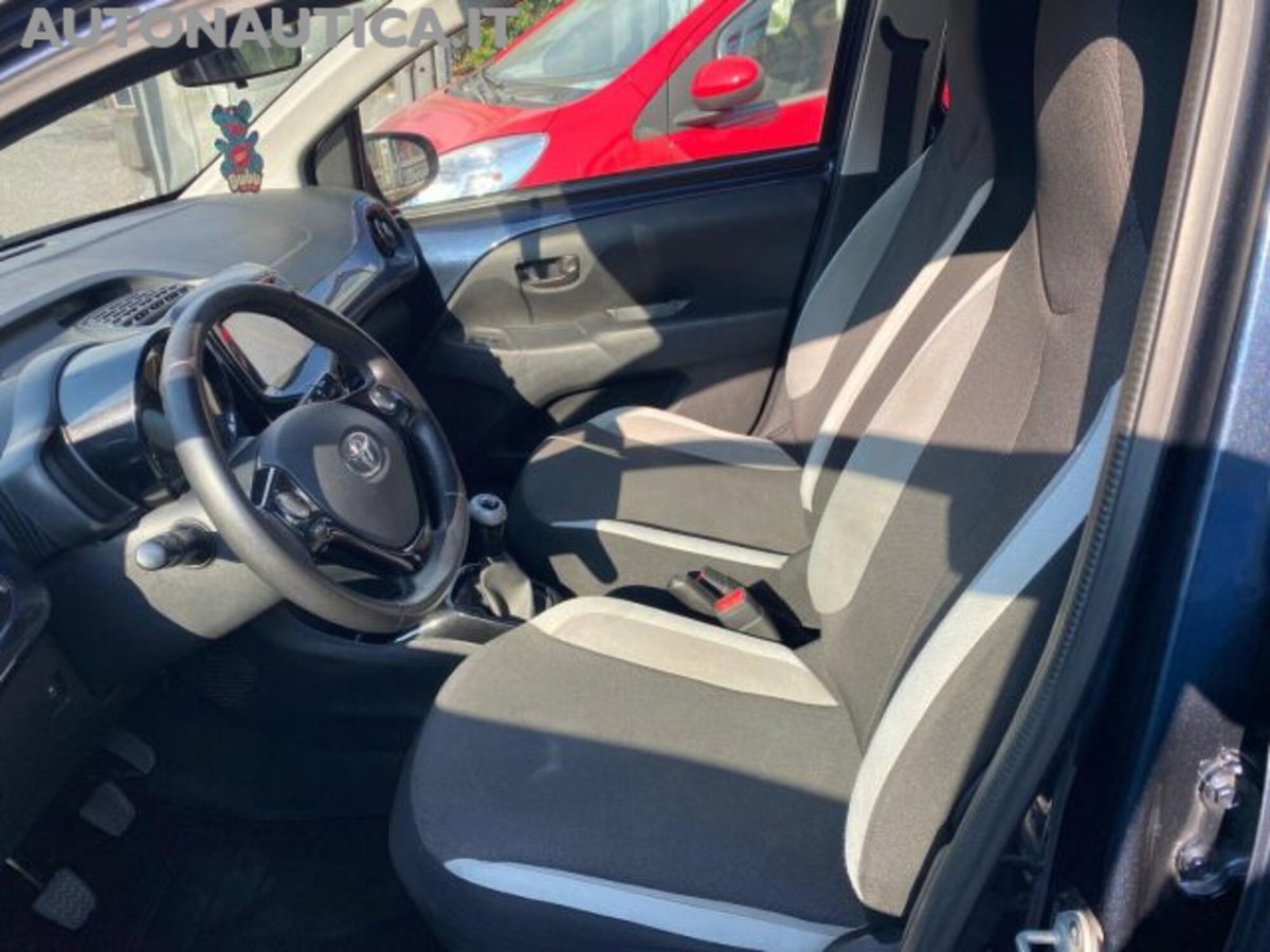 Toyota Aygo 1.0 VVT-i 69 CV 5 porte x-play (8)