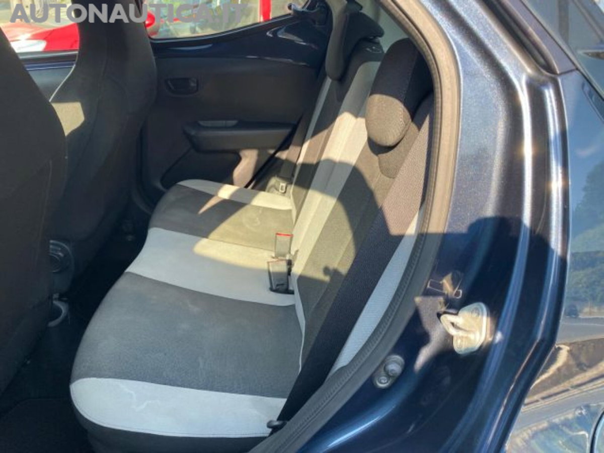 Toyota Aygo 1.0 VVT-i 69 CV 5 porte x-play (9)