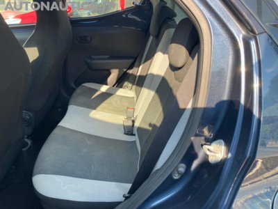 Toyota Aygo 1.0 VVT-i 69 CV 5 porte x-play (9)