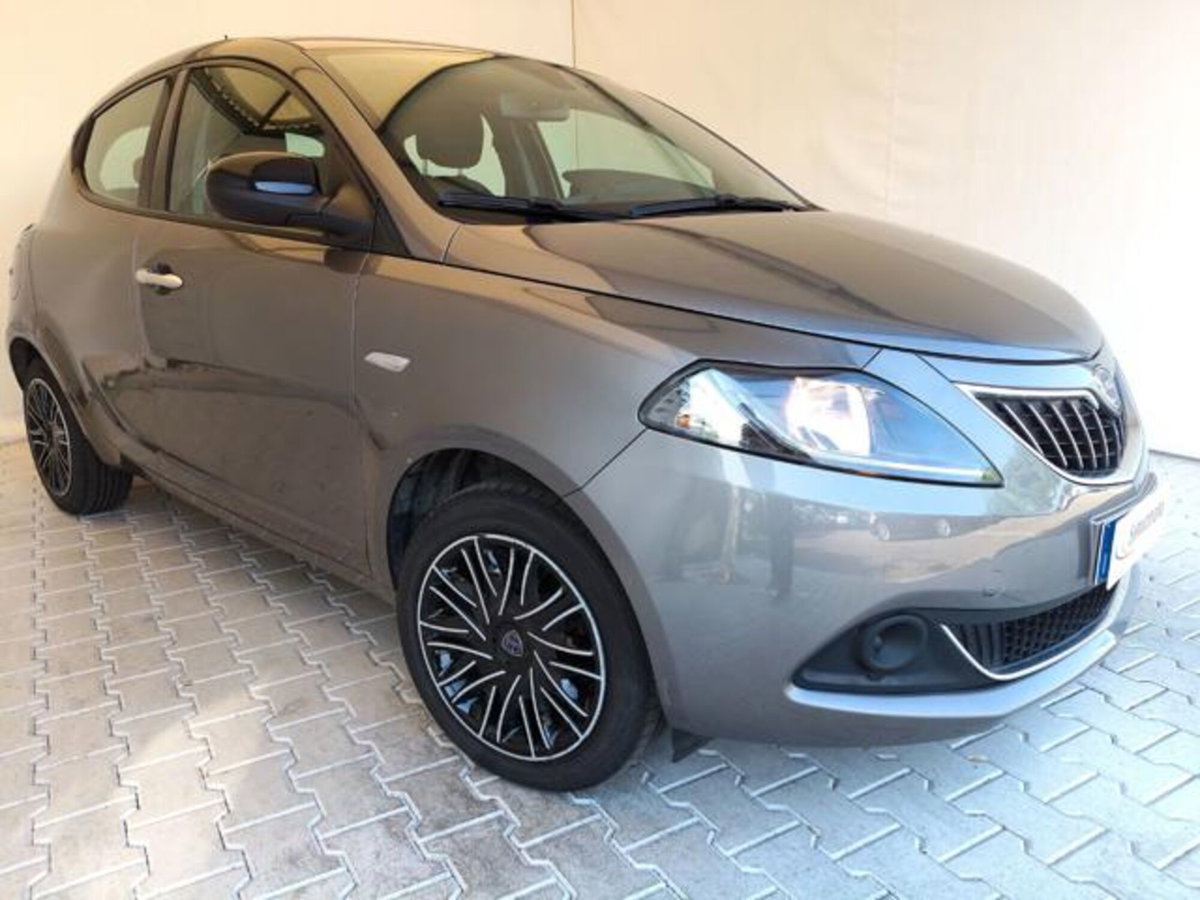 Lancia Ypsilon 1.0 FireFly 5 porte S&S Hybrid Silver Plus (3)