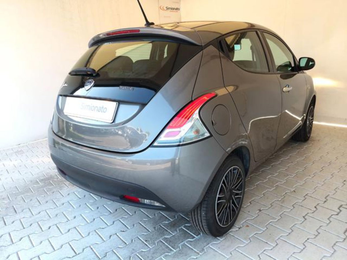 Lancia Ypsilon 1.0 FireFly 5 porte S&S Hybrid Silver Plus (4)