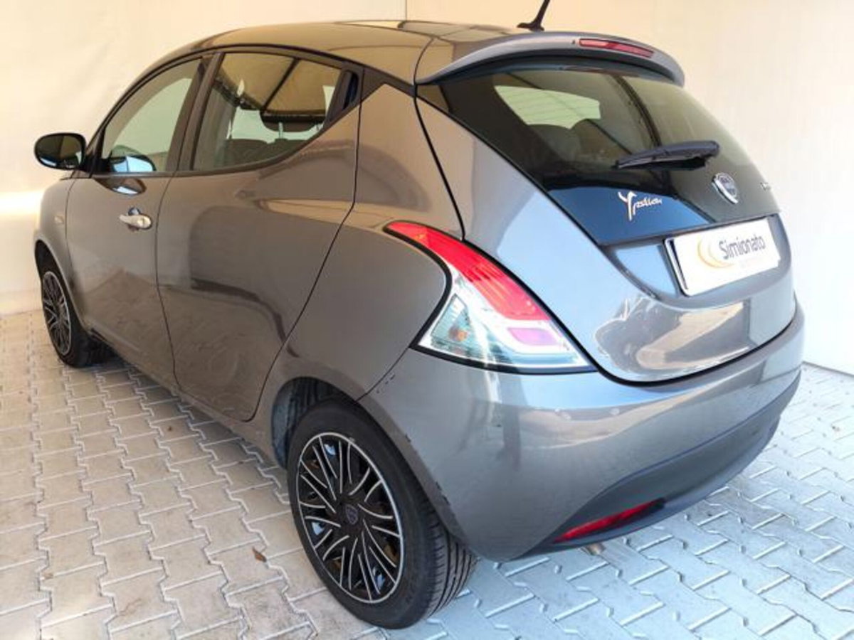 Lancia Ypsilon 1.0 FireFly 5 porte S&S Hybrid Silver Plus (6)