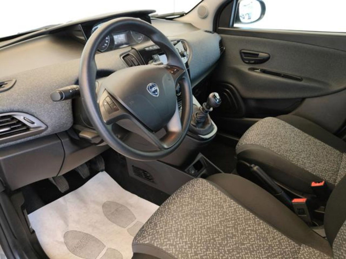 Lancia Ypsilon 1.0 FireFly 5 porte S&S Hybrid Silver Plus (7)
