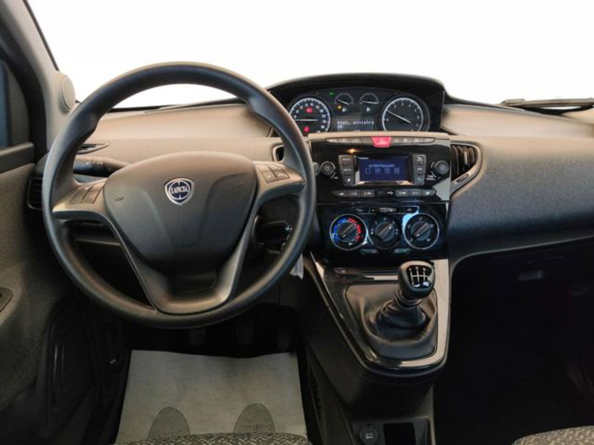 Lancia Ypsilon 1.0 FireFly 5 porte S&S Hybrid Silver Plus (8)