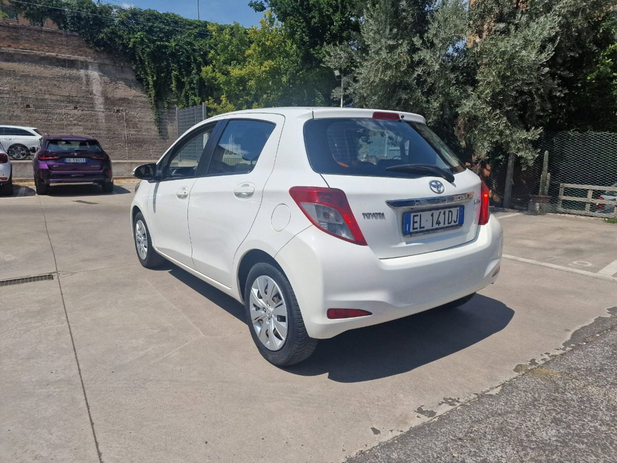 Toyota Yaris 1.3 5 porte Active (5)