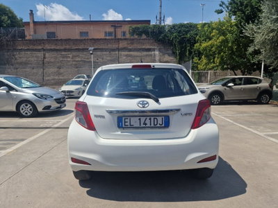 Toyota Yaris 1.3 5 porte Active (6)