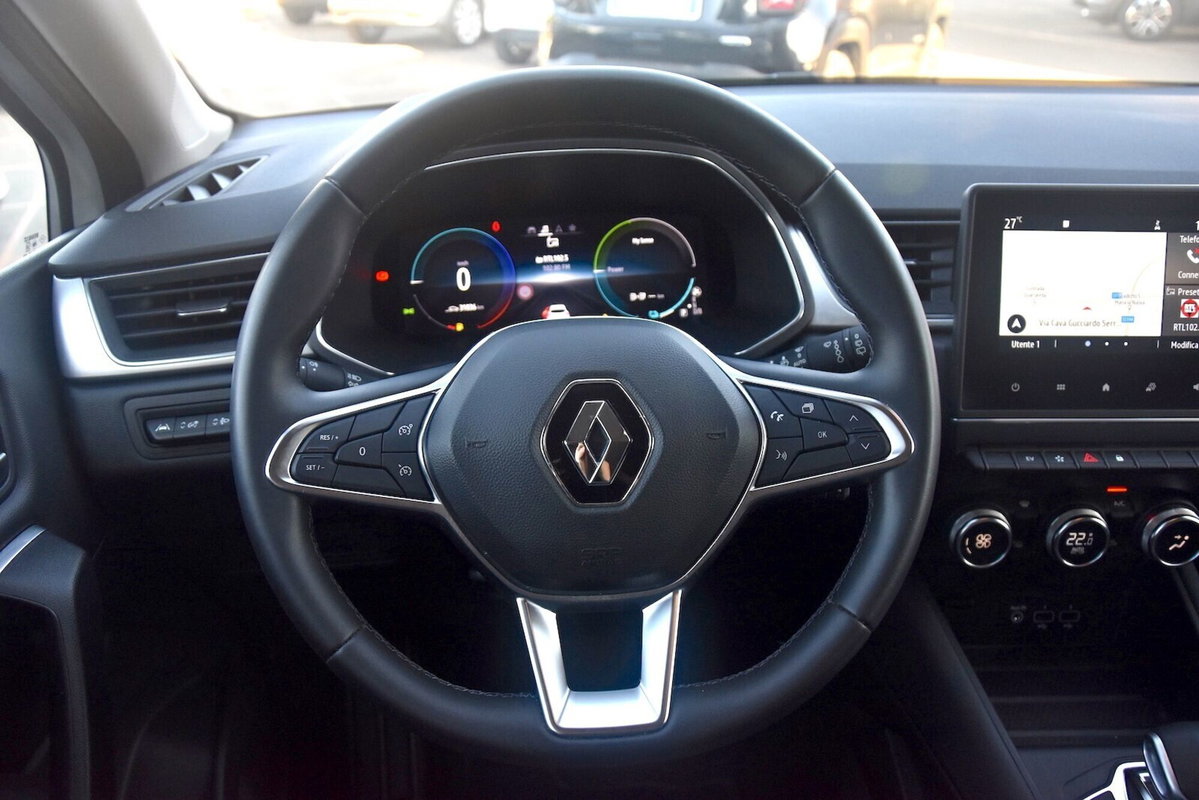 Renault Captur Plug-in Hybrid E-Tech 160 CV Intens (16)