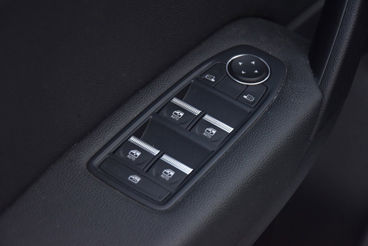 Renault Captur Plug-in Hybrid E-Tech 160 CV Intens (19)