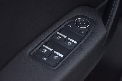 Renault Captur Plug-in Hybrid E-Tech 160 CV Intens (19)