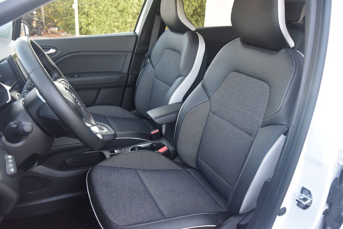 Renault Captur Plug-in Hybrid E-Tech 160 CV Intens (8)