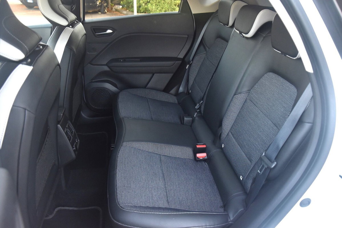 Renault Captur Plug-in Hybrid E-Tech 160 CV Intens (9)