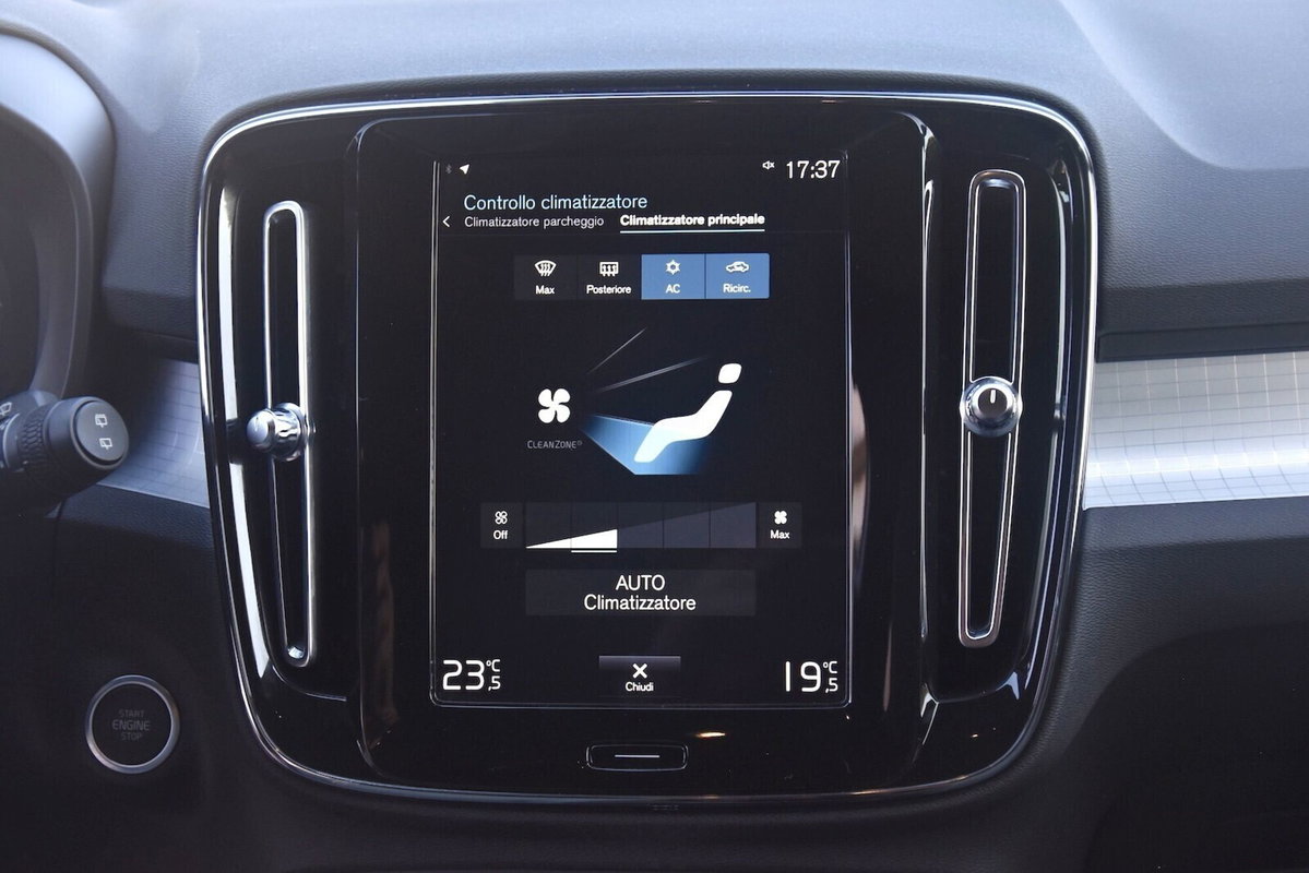 Volvo XC40 T4 Recharge Plug-in Hybrid R-design (14)
