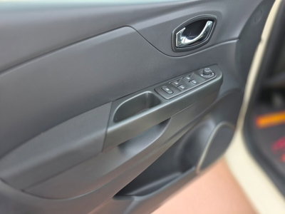 Renault Captur 1.5 dCi 8V 90 CV Start&Stop Live (14)