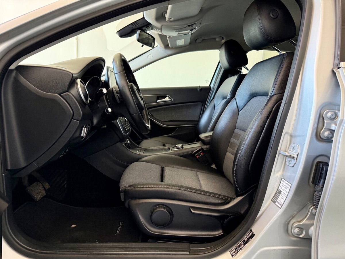 Mercedes-Benz GLA SUV 200 d Automatic Sport (14)