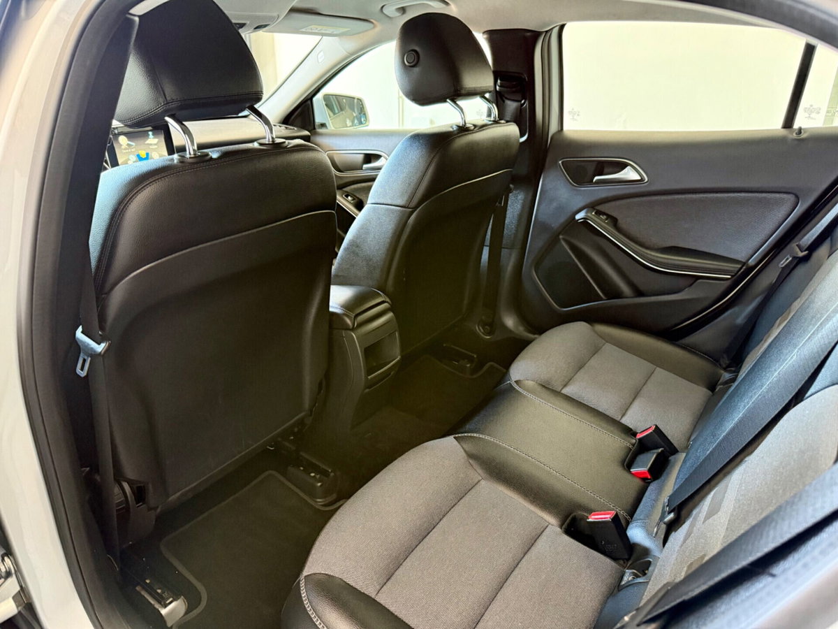 Mercedes-Benz GLA SUV 200 d Automatic Sport (20)