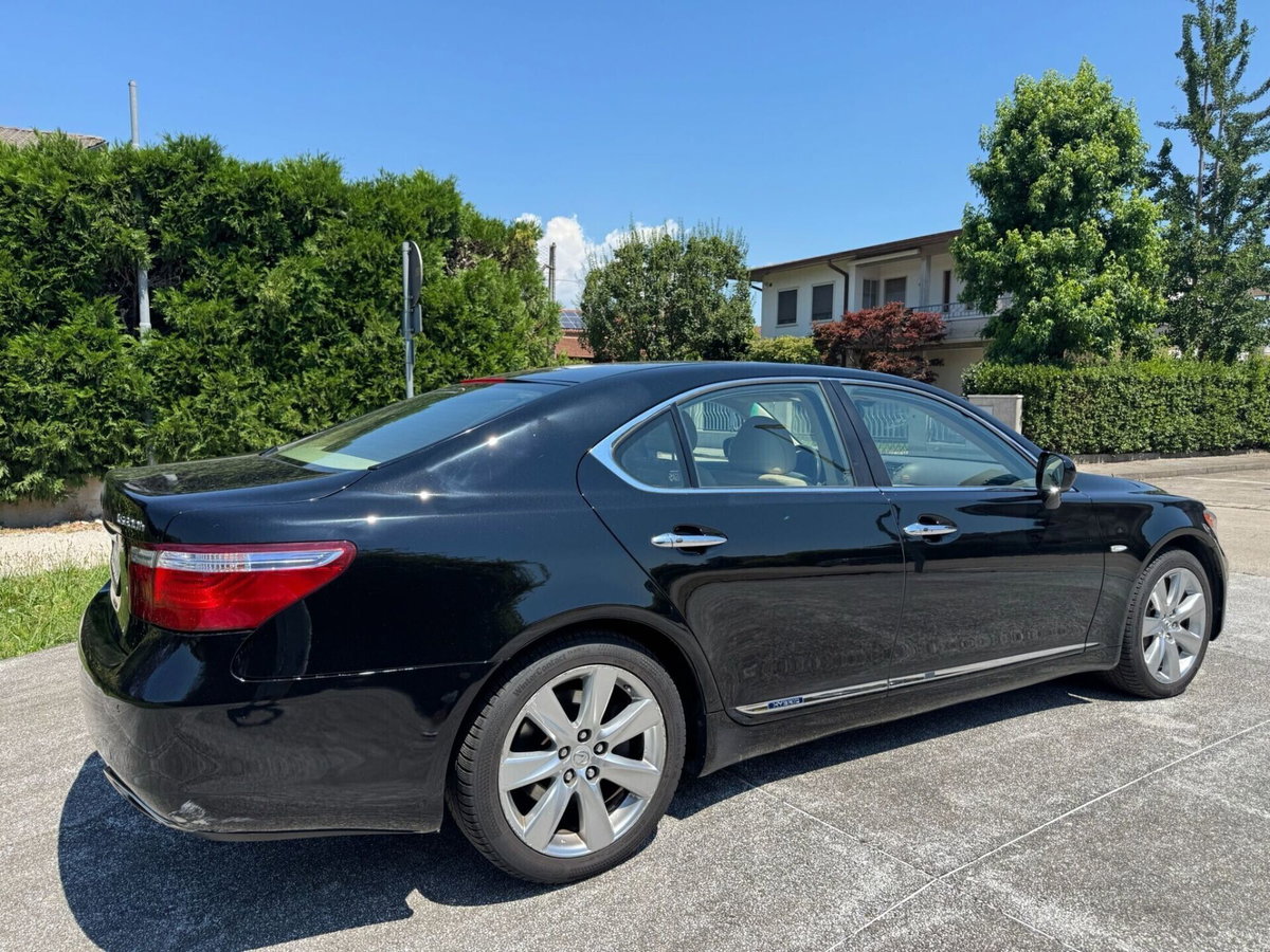 Lexus LS 600h (5)