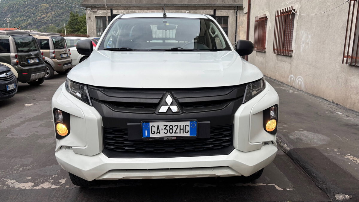 Mitsubishi L200 2.3 D Club Cab 4x4 Easy Select Inform (2)