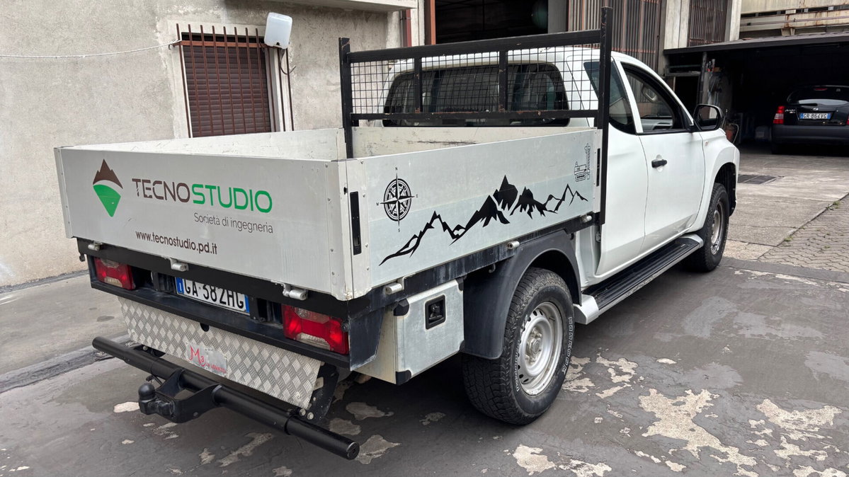 Mitsubishi L200 2.3 D Club Cab 4x4 Easy Select Inform (4)