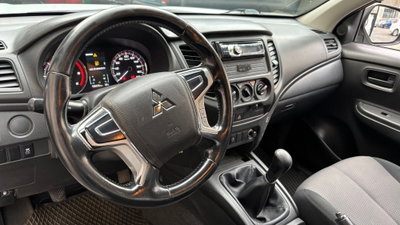 Mitsubishi L200 2.3 D Club Cab 4x4 Easy Select Inform (7)